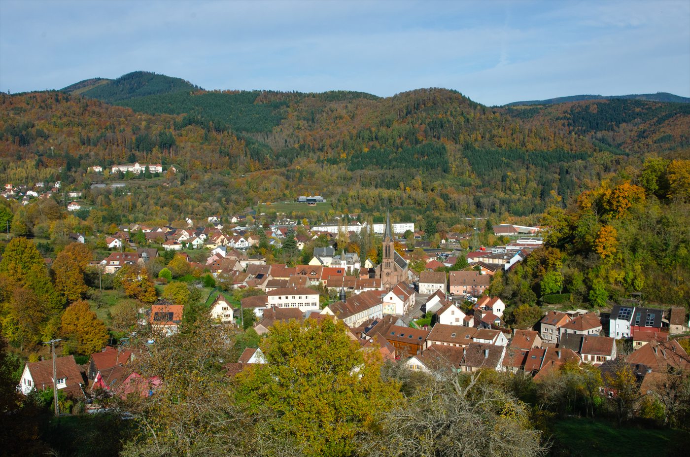 Vue sur Barembach et la vallée de la Bruche depuis les hauteurs, à l'automne